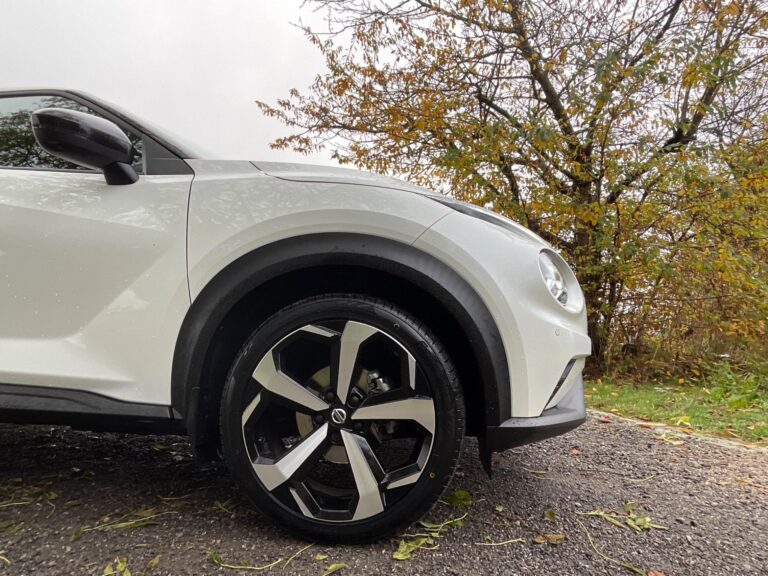 Nissan Juke 1.0 DIG-T Tekna 5-Door Hatchback