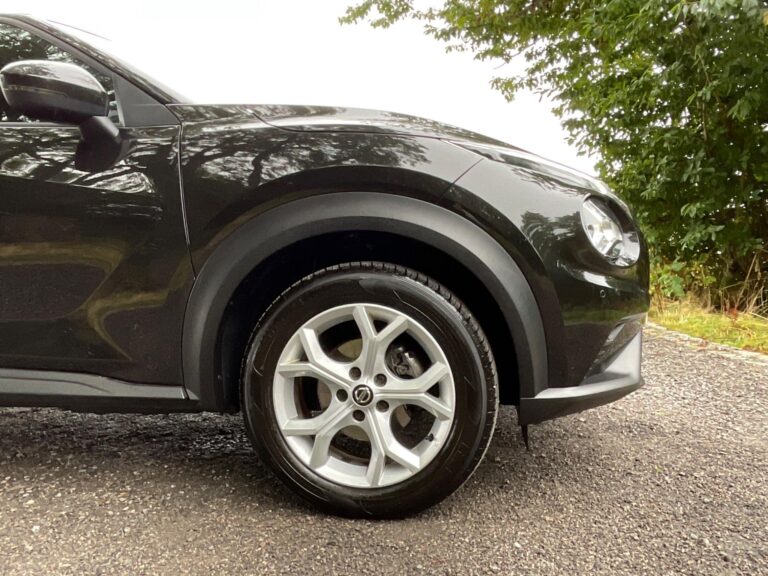 Nissan Juke 1.0 DIG-T N-Connecta 5-Door Hatchback