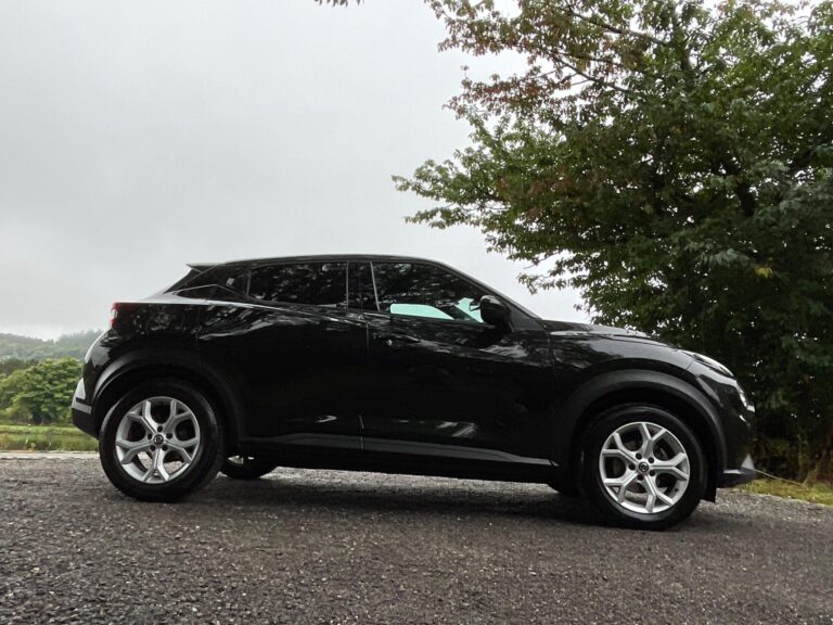 Nissan Juke 1.0 DIG-T N-Connecta 5-Door Hatchback