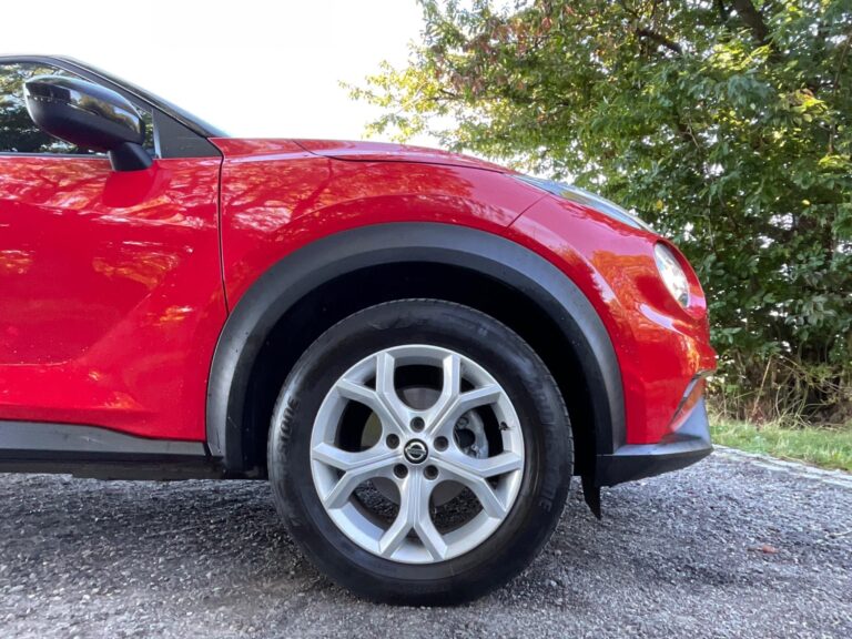 Nissan Juke 1.0 DIG-T Acenta 5-Door Hatchback