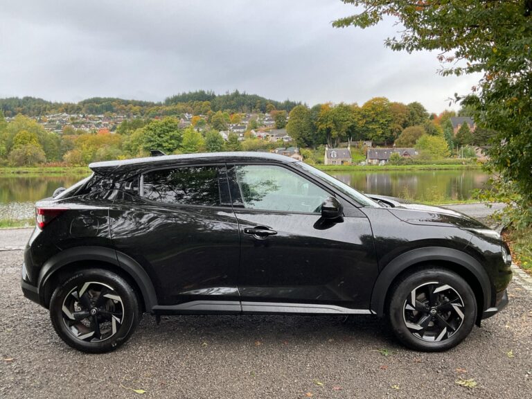 Nissan Juke 1.0 DIG-T N-Connecta (114ps) 5-Door Hatchback