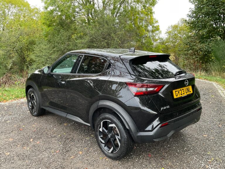 Nissan Juke 1.0 DIG-T N-Connecta (114ps) 5-Door Hatchback