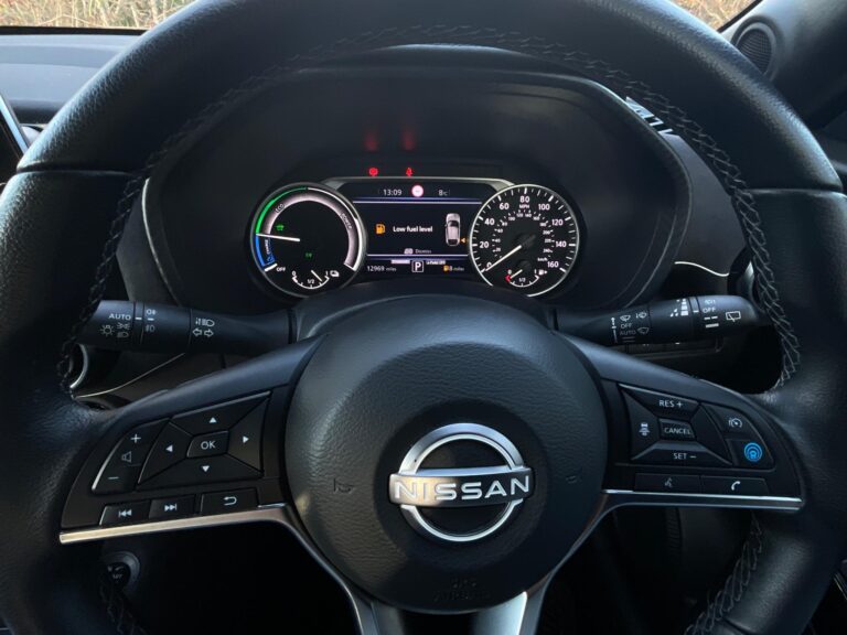 Nissan Juke 5-Door Hatchback 1.6 (143ps) Hybrid Tekna+